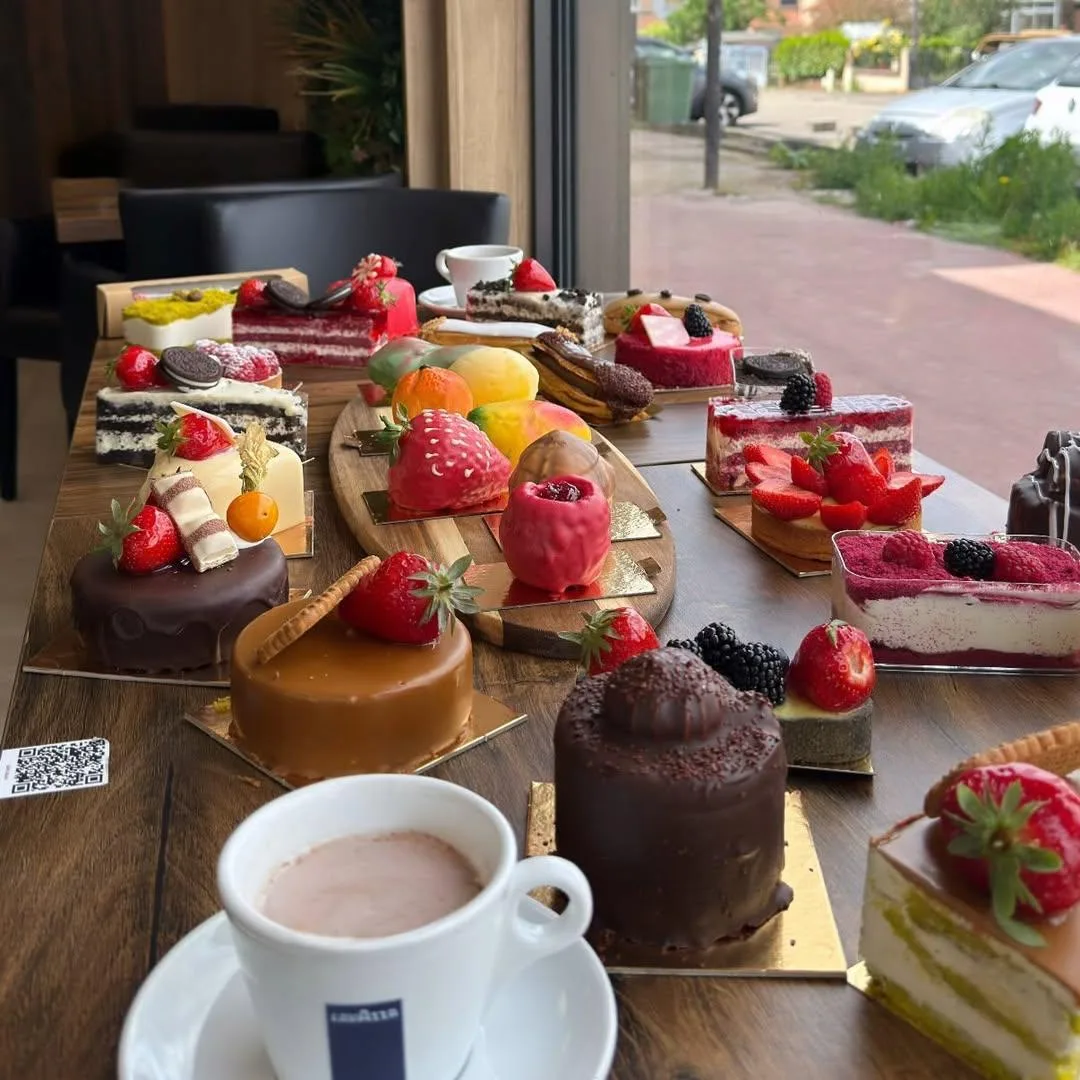 Pâtisseries et entremets artisanaux avec café Lavazza